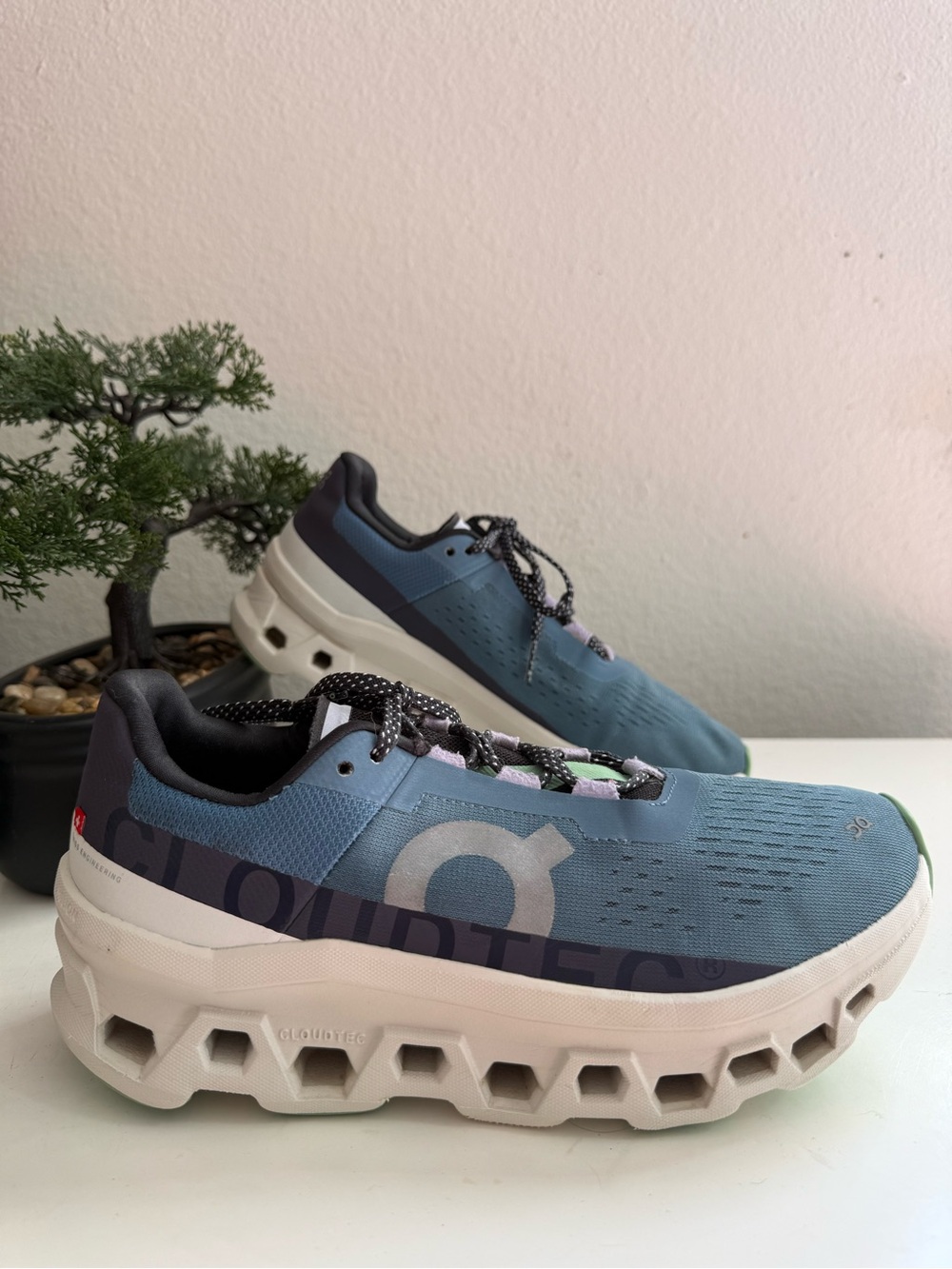 On Running cloudmonster Women size 9 Teal and White Platform Athletic Sneakers